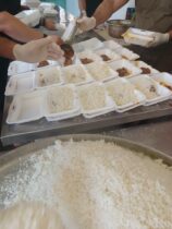 طبخ ۲ هزار پرس غذای گرم جهت توزیع بین مددجویان البرزی