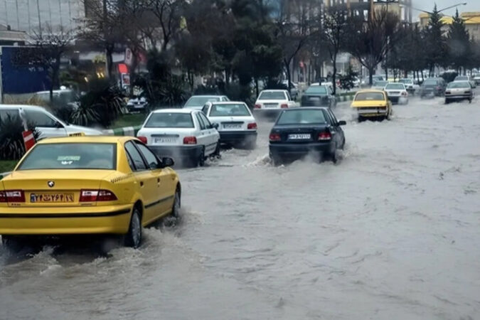 آبگرفتگی معابر کرج در پی بارش شدید باران