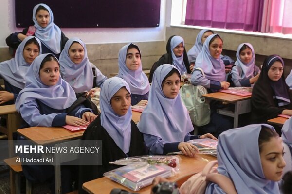 آغاز سال تحصیلی با حمایت بیمه معلم از فرهنگیان