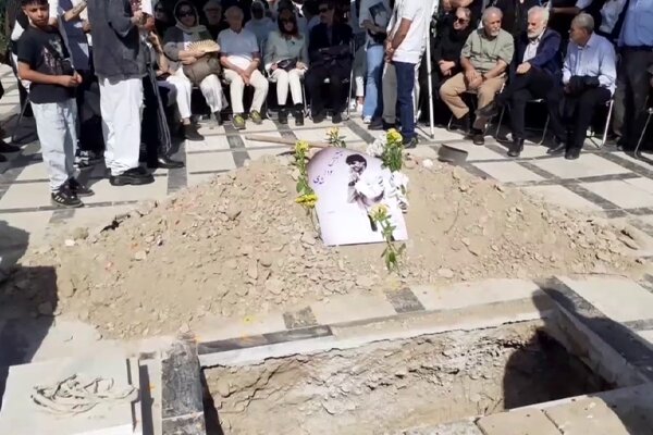 آغاز مراسم تشییع و خاکسپاری ناصر تقوایی در کرج