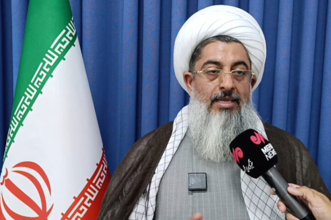 امام جمعه ساوجبلاغ: ملت ایران تا پای جان پشت رهبر انقلاب ایستاده است