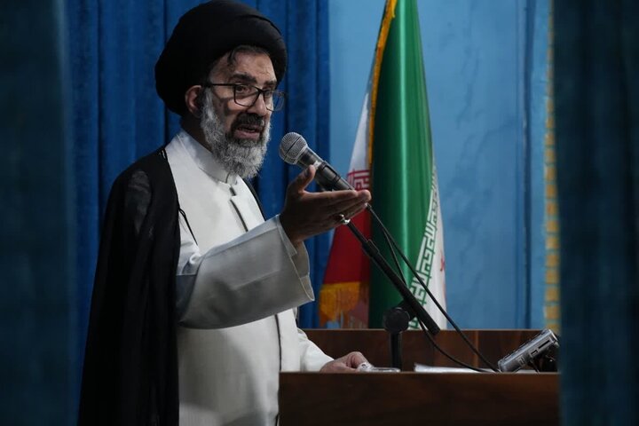 باید با رانت‌خواران و مفسدان در هر سطحی برخورد شود