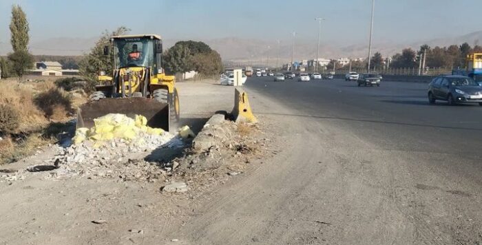 برخورد با متخلفان تخلیه نخاله‌ و مصالح ساختمانی در حاشیه راه‌های البرز