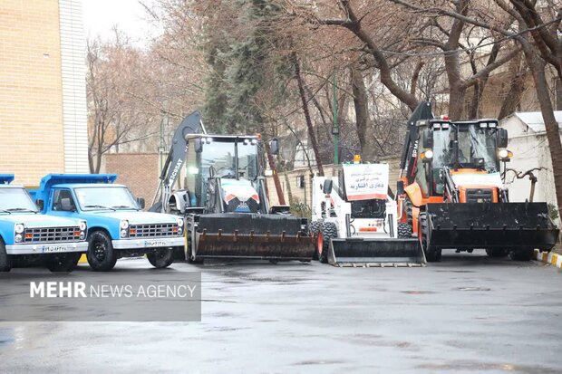 تحویل ۱۹ خودروی عمرانی و خدماتی به دهیاری‌های البرز در دهه فجر