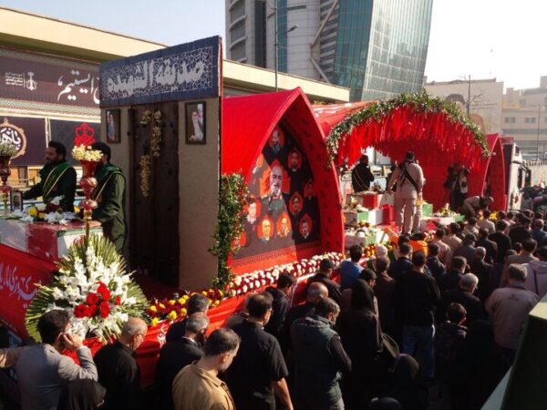 تشییع پیکر ۱۰ شهید گمنام در البرز