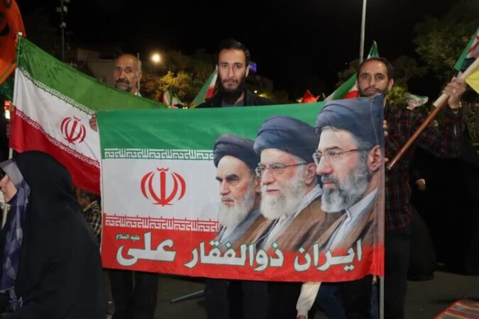 حضور پر شور مردم کرج در لبیک به فرمان رهبری