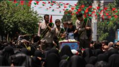 دفن پیکر مطهر شهدای البرزی در جوار امامزاده محمد(ع)