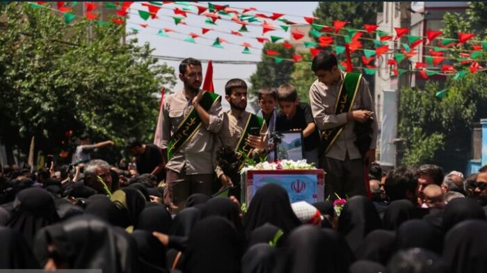 دفن پیکر مطهر شهدای البرزی در جوار امامزاده محمد(ع)