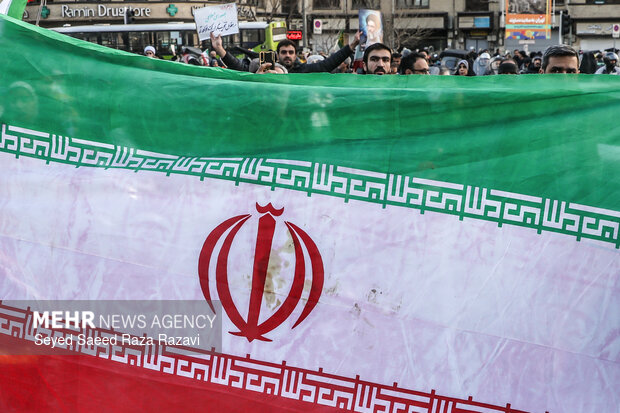 سیل جمعیت مردم انقلابی البرز علیه اغتشاش گران