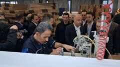 وزیر تعاون از واحد تولیدی لامپ‌های کم‌مصرف در البرز بازدید کرد