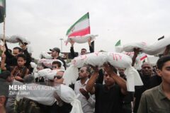 پرچم‌دار روایت شهدای میناب در جاده‌های ایران؛ از اهواز تا کرج