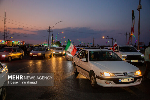 کاروان خودرویی کرجی‌ها در دفاع از ایران