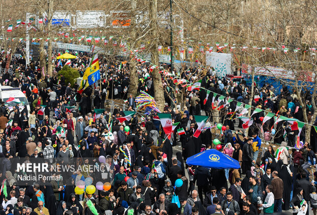 گزارش خبرنگار مهر از آنچه در راهپیمایی ۲۲ بهمن کرج گذشت