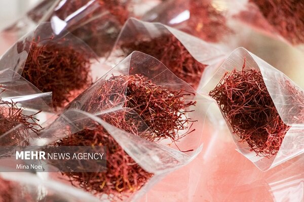 ۴۰ کیلو زعفران تقلبی در مهستان کشف شد